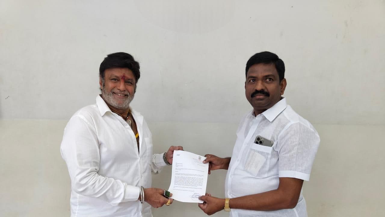 బాలయ్యకి అరుదైన గౌరవం.. వరల్డ్ బుక్ ఆఫ్ రికార్డ్స్, యూకే గోల్డ్ ఎడిషన్లో పేరు బాలయ్యకి అరుదైన గౌరవం.. వరల్డ్ బుక్ ఆఫ్ రికార్డ్స్, యూకే గోల్డ్ ఎడిషన్లో పేరు