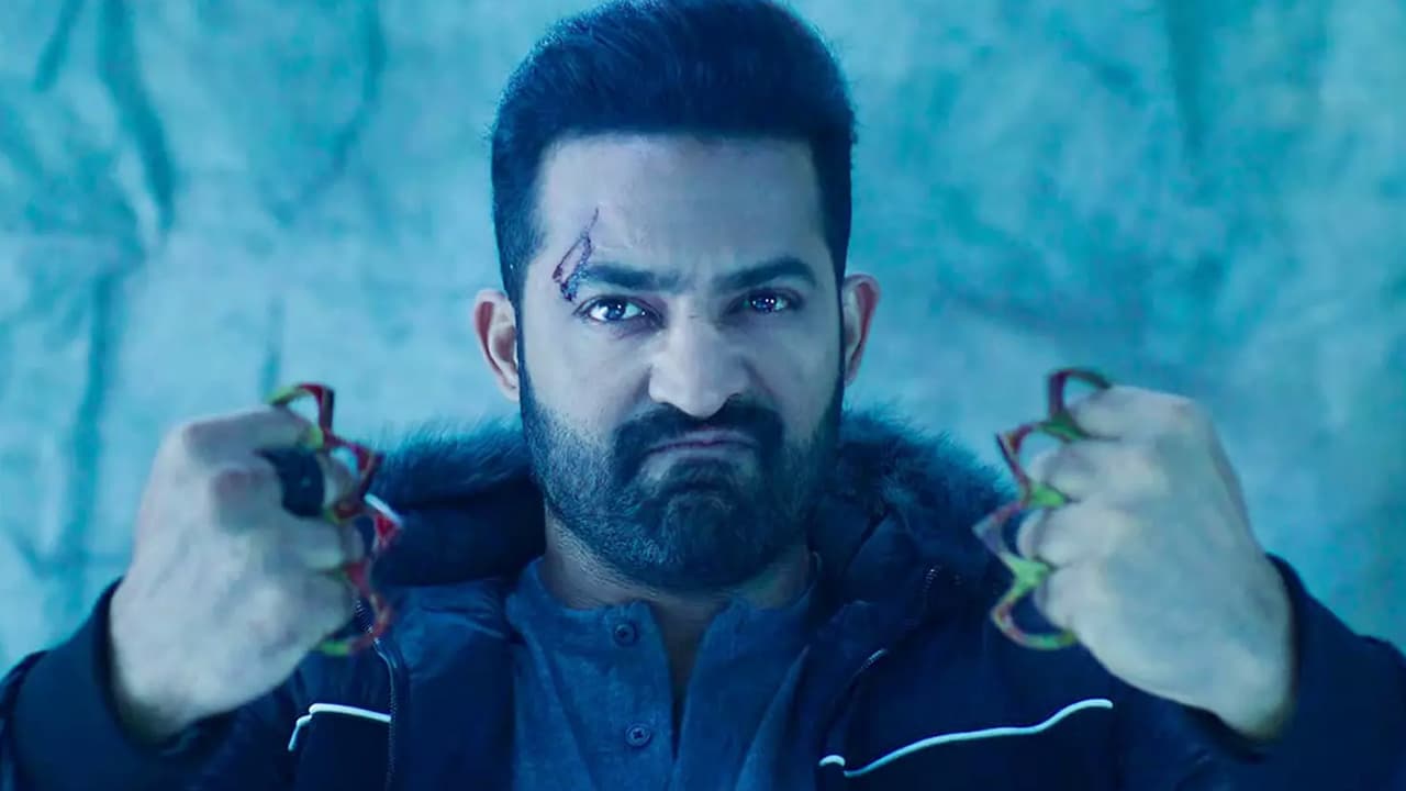 ఎన్టీఆర్ కెరీర్ లో షాకింగ్ మిస్.. ఆ సినిమా చేసి ఉంటే రికార్డే వేరుగా ఉండేదిగా!! ఎన్టీఆర్ కెరీర్ లో షాకింగ్ మిస్.. ఆ సినిమా చేసి ఉంటే రికార్డే వేరుగా ఉండేదిగా!!