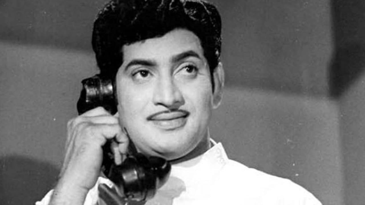 30 ఏళ్ళ తర్వాత స్టార్ హీరోయిన్ ని బతిమాలుకున్న కృష్ణ..నాకు ఇష్టం లేదు అని ఒక్క మాటతో తేల్చేసింది 30 ఏళ్ళ తర్వాత స్టార్ హీరోయిన్ ని బతిమాలుకున్న కృష్ణ..నాకు ఇష్టం లేదు అని ఒక్క మాటతో తేల్చేసింది