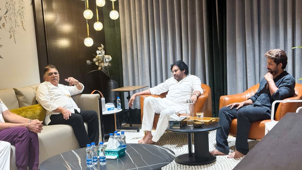 అల్లు అర్జున్, అరవింద్ కు పవన్ కళ్యాణ్ పరామర్శ అల్లు అర్జున్, అరవింద్ కు పవన్ కళ్యాణ్ పరామర్శ