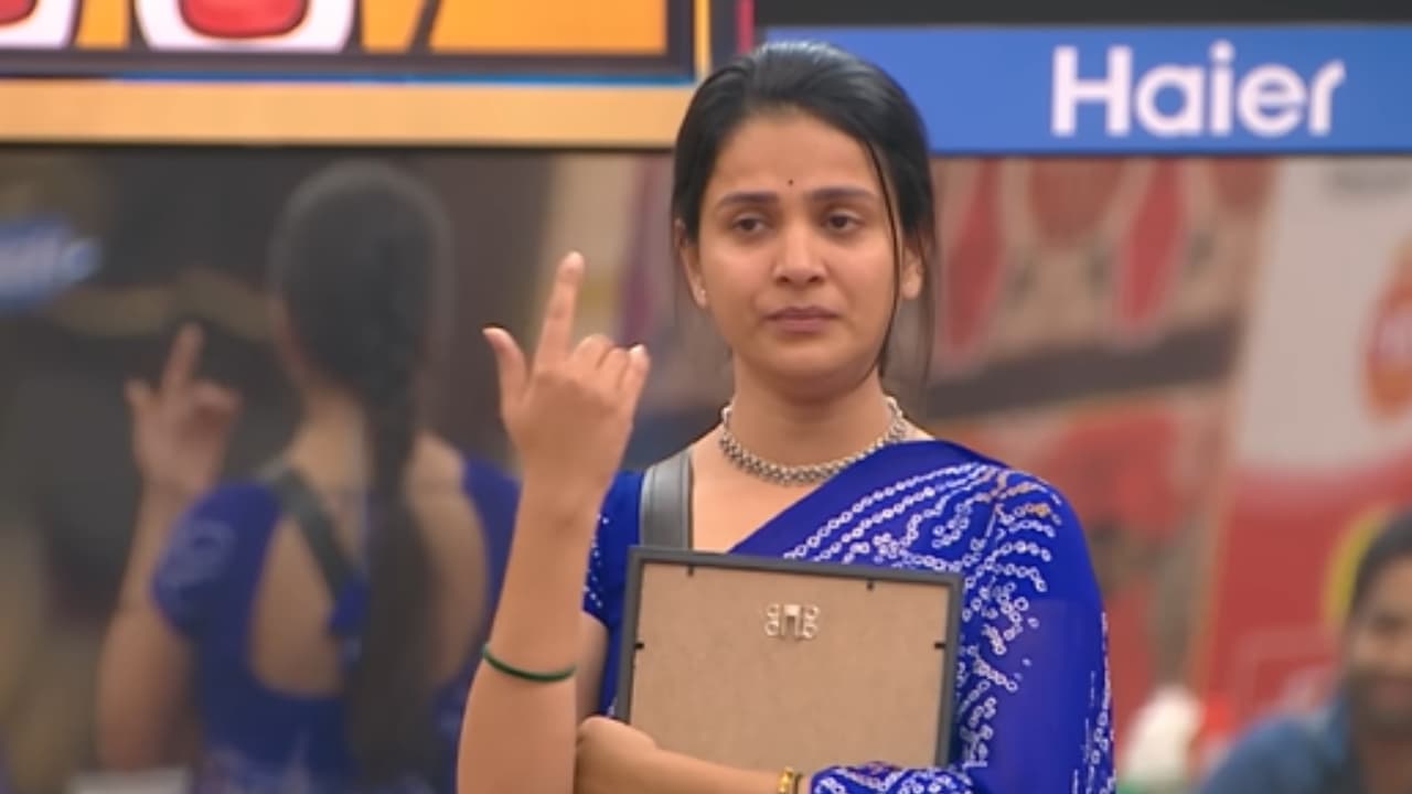 మా చదువు కోసం అమ్మ నాన్ననే వదిలేసింది.. నా జీవితంలో హీరో సావిత్రినే.. తనూజ కన్నీళ్లు మా చదువు కోసం అమ్మ నాన్ననే వదిలేసింది.. నా జీవితంలో హీరో సావిత్రినే.. తనూజ కన్నీళ్లు