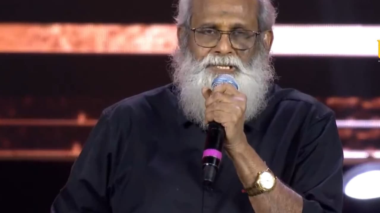 మహేష్ బాబు విశ్వరూపం చూస్తారు.. `వారణాసి`లో గూస్ బంమ్స్ తెప్పించే యాక్షన్ ఎపిసోడ్ లీక్ చేసిన విజయేంద్రప్రసాద్ మహేష్ బాబు విశ్వరూపం చూస్తారు.. `వారణాసి`లో గూస్ బంమ్స్ తెప్పించే యాక్షన్ ఎపిసోడ్ లీక్ చేసిన విజయేంద్రప్రసాద్