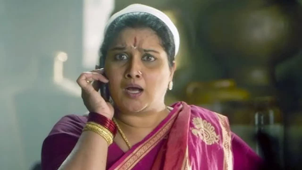 సినిమాలకు రిటైర్మెంట్ ప్రకటించిన స్టార్ నటి, సాయి సేవలో తులసి శేష జీవితం.. సినిమాలకు రిటైర్మెంట్ ప్రకటించిన స్టార్ నటి, సాయి సేవలో తులసి శేష జీవితం..