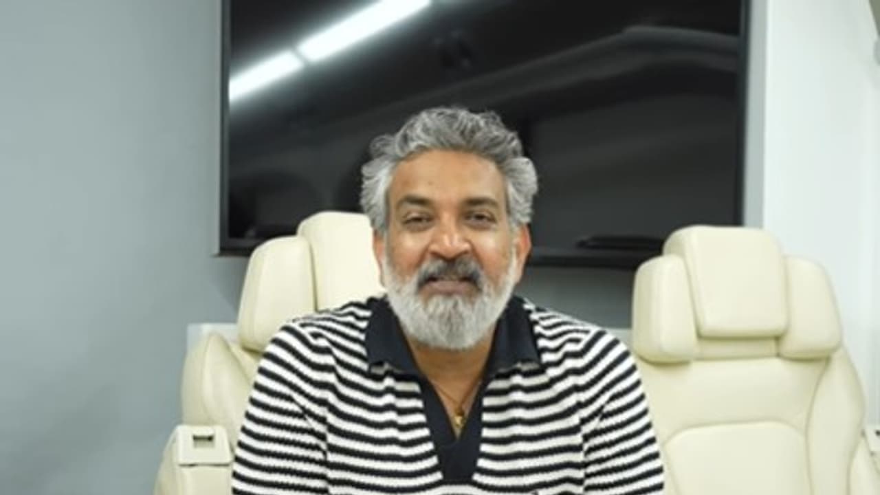 Rajamouli Heroes: రాజమౌళి హీరోల్లో ఈ ముగ్గురు మాత్రమే భిన్నం.. వరుసగా 12 ఫ్లాపులతో కెరీర్ ఆల్మోస్ట్ పతనం Rajamouli Heroes: రాజమౌళి హీరోల్లో ఈ ముగ్గురు మాత్రమే భిన్నం.. వరుసగా 12 ఫ్లాపులతో కెరీర్ ఆల్మోస్ట్ పతనం