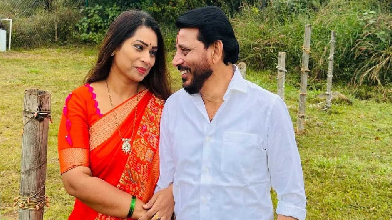 Duvvada Srinivas: చీరలమ్మి 7 నెలల్లో 12 కోట్లు సంపాదించా, సక్సెస్ అంటే ఇది Duvvada Srinivas: చీరలమ్మి 7 నెలల్లో 12 కోట్లు సంపాదించా, సక్సెస్ అంటే ఇది