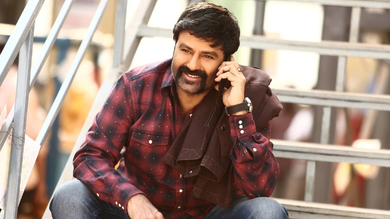 షాకింగ్: బాలయ్య ముహూర్తం.. బ్లాక్ బస్టర్ కొట్టిన యంగ్ హీరో ఎవరో తెలుసా? షాకింగ్: బాలయ్య ముహూర్తం.. బ్లాక్ బస్టర్ కొట్టిన యంగ్ హీరో ఎవరో తెలుసా?