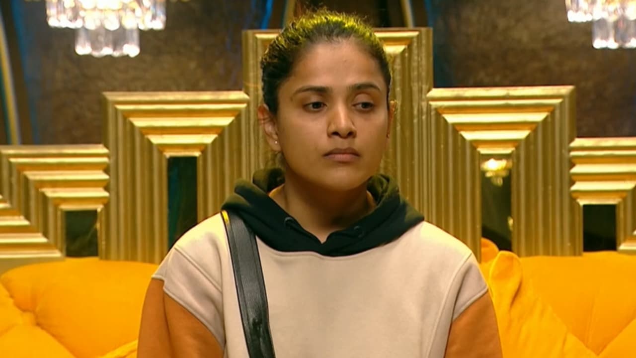 Thanuja: దిమ్మ తిరిగే ట్విస్ట్, తనూజకి ఫైనలిస్ట్ గా నో ఛాన్స్.. నేనూ మనిషినే, ఇమ్మాన్యుయేల్ ఎమోషనల్ Thanuja: దిమ్మ తిరిగే ట్విస్ట్, తనూజకి ఫైనలిస్ట్ గా నో ఛాన్స్.. నేనూ మనిషినే, ఇమ్మాన్యుయేల్ ఎమోషనల్