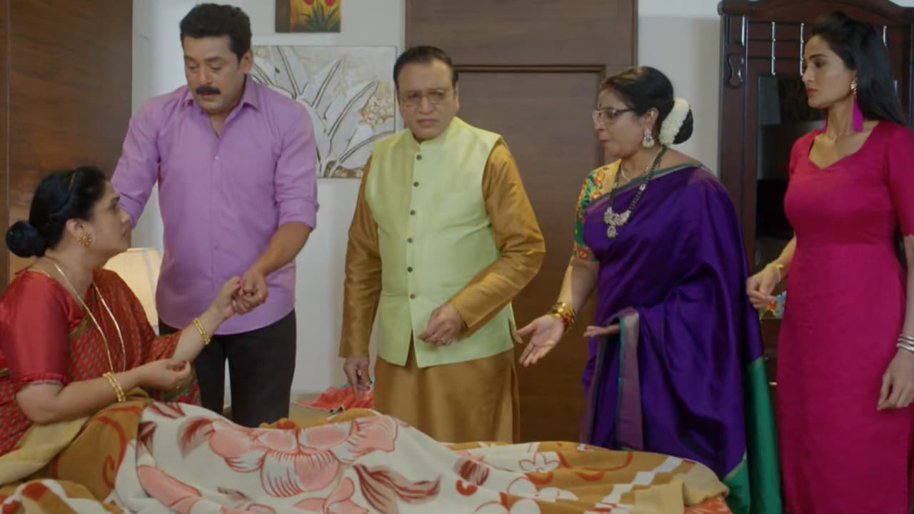 Karthika Deepam 2 Latest Episode: జ్యో అరెస్ట్- ఉలుకుపలుకు లేకుండా పడిపోయిన సుమిత్ర-నోరు జారిన పారు Karthika Deepam 2 Latest Episode: జ్యో అరెస్ట్- ఉలుకుపలుకు లేకుండా పడిపోయిన సుమిత్ర-నోరు జారిన పారు
