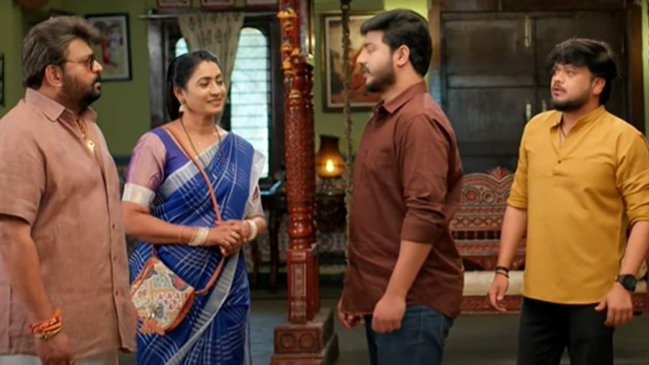Illu Illalu Pillalu Today 13 డిసెంబర్ ఎపిసోడ్ : రామరాజు ముందు నోరు విప్పిన చందు, అమూల్య బలి, భర్తను బకరా చేసిన వల్లి Illu Illalu Pillalu Today 13 డిసెంబర్ ఎపిసోడ్ : రామరాజు ముందు నోరు విప్పిన చందు, అమూల్య బలి, భర్తను బకరా చేసిన వల్లి