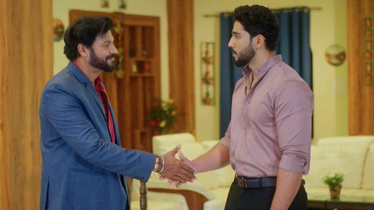 కార్తీక దీపం 2: వైరా పన్నాగానికి కాశీ బలి? శ్రీధర్ అరెస్ట్, సుమిత్ర ఆరోగ్యం విషమం! కార్తీక దీపం 2: వైరా పన్నాగానికి కాశీ బలి? శ్రీధర్ అరెస్ట్, సుమిత్ర ఆరోగ్యం విషమం!