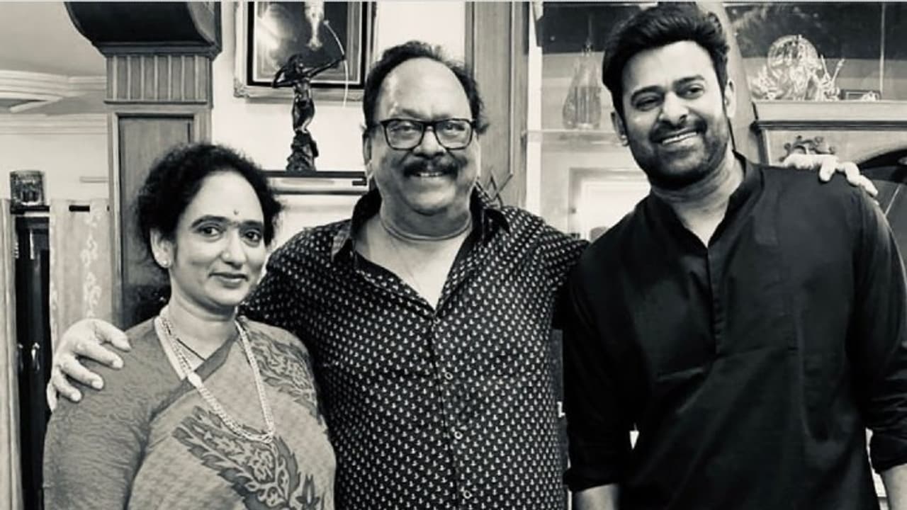 ప్రభాస్ ఆ రెండు సినిమాలు శ్యామలాదేవికి అస్సలు నచ్చలేదా? అసలెందుకు భరించలేకపోయారంటే..! ప్రభాస్ ఆ రెండు సినిమాలు శ్యామలాదేవికి అస్సలు నచ్చలేదా? అసలెందుకు భరించలేకపోయారంటే..!