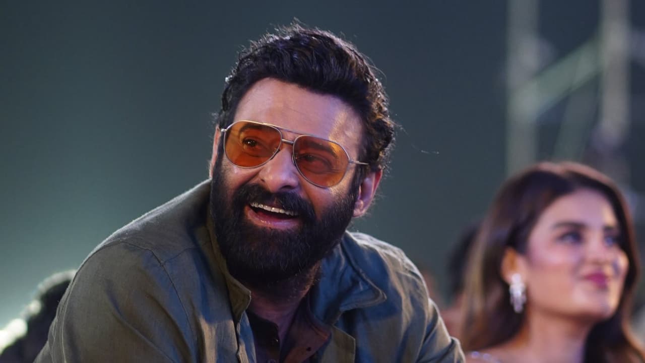 ది రాజా సాబ్ కథను లీక్ చేసిన ప్రభాస్! ఆ దర్శకుల గురించి షాకింగ్ నిజాలు బయటపెట్టిన డార్లింగ్! ది రాజా సాబ్ కథను లీక్ చేసిన ప్రభాస్! ఆ దర్శకుల గురించి షాకింగ్ నిజాలు బయటపెట్టిన డార్లింగ్!