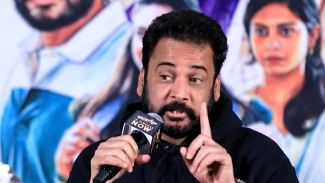 శివాజీ సంచలన హెచ్చరిక: "నా వ్యక్తిగత విషయాల జోలికి వద్దు!" దండోరా ప్రమోషన్స్లో అసలు కథ బయటపెట్టిన నటుడు. శివాజీ సంచలన హెచ్చరిక: "నా వ్యక్తిగత విషయాల జోలికి వద్దు!" దండోరా ప్రమోషన్స్లో అసలు కథ బయటపెట్టిన నటుడు.