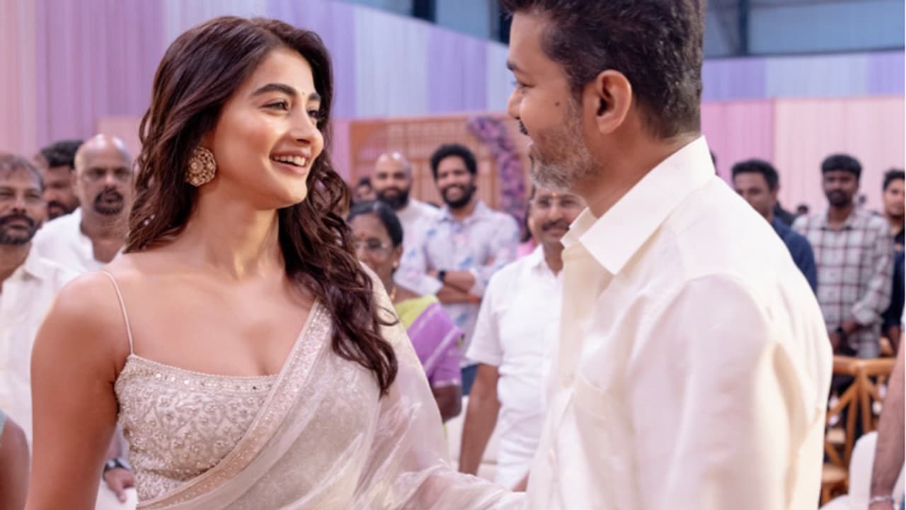లీక్ అయిన విజయ్ 'జన నాయగన్' కథ: లైంగిక వేధింపుల నేపథ్యం, బ్లాక్ బస్టర్ రీమేక్గా మారనుందా? లీక్ అయిన విజయ్ 'జన నాయగన్' కథ: లైంగిక వేధింపుల నేపథ్యం, బ్లాక్ బస్టర్ రీమేక్గా మారనుందా?