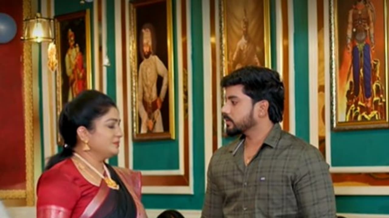 రవిని ఘోరంగా అవమానించిన శ్రుతి తల్లి: రోహిణి గతం.. షాకింగ్ ట్విస్ట్! రవిని ఘోరంగా అవమానించిన శ్రుతి తల్లి: రోహిణి గతం.. షాకింగ్ ట్విస్ట్!