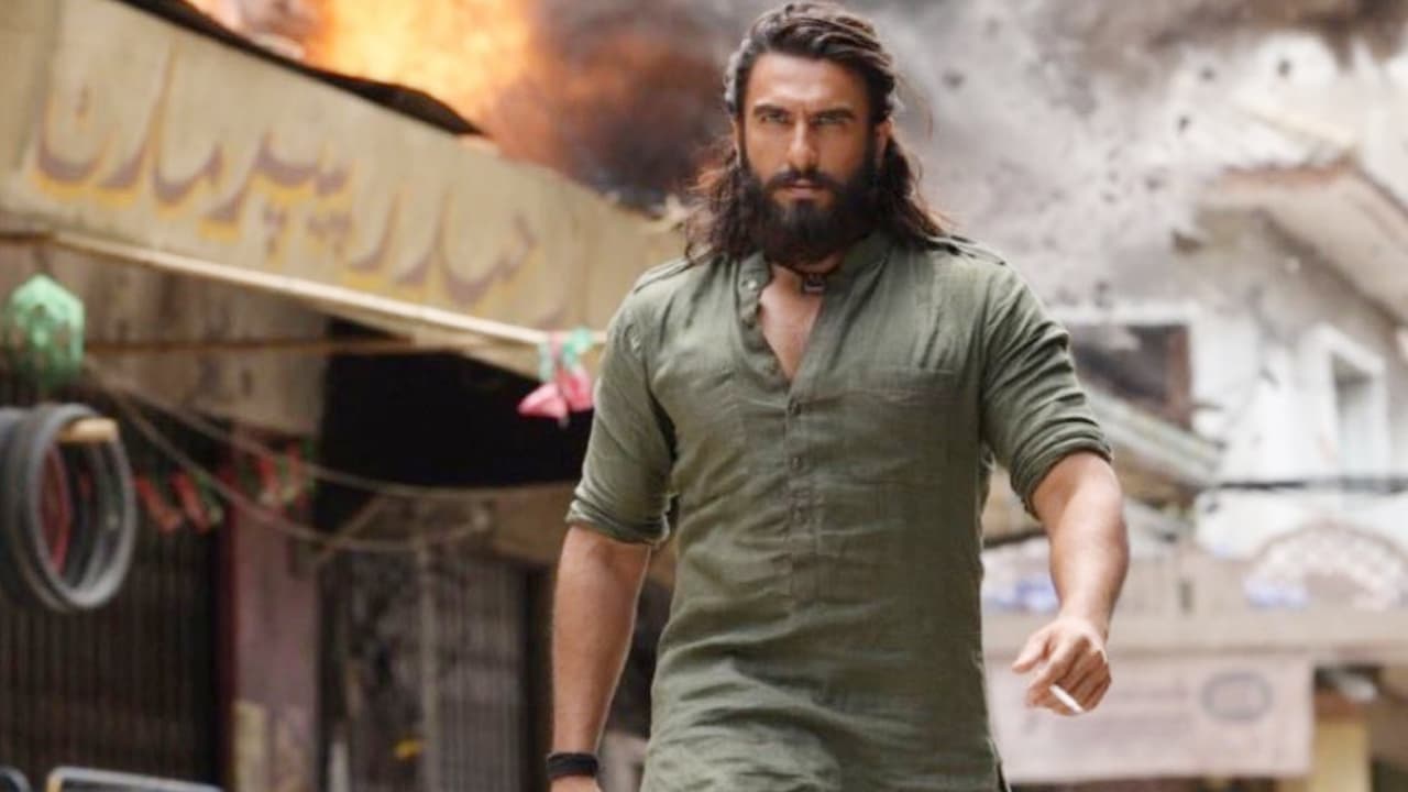 సంచలనం సృష్టిస్తున్న ధురంధర్: జవాన్ రికార్డులు బద్దలు.. బాలీవుడ్లో కొత్త చరిత్ర! సంచలనం సృష్టిస్తున్న ధురంధర్: జవాన్ రికార్డులు బద్దలు.. బాలీవుడ్లో కొత్త చరిత్ర!