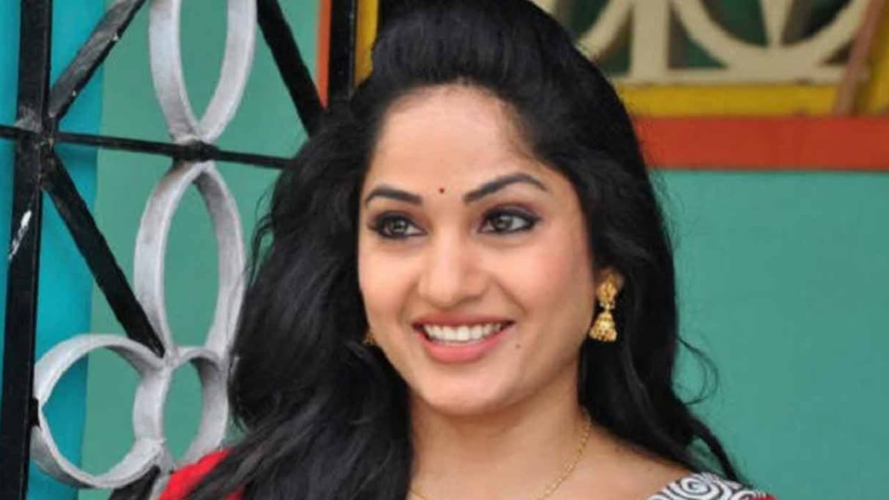 ఆ రాత్రి భయం.. ఉదయానికల్లా మర్చిపోతా: మాధవీలత సంచలన నిజం! ఆ రాత్రి భయం.. ఉదయానికల్లా మర్చిపోతా: మాధవీలత సంచలన నిజం!
