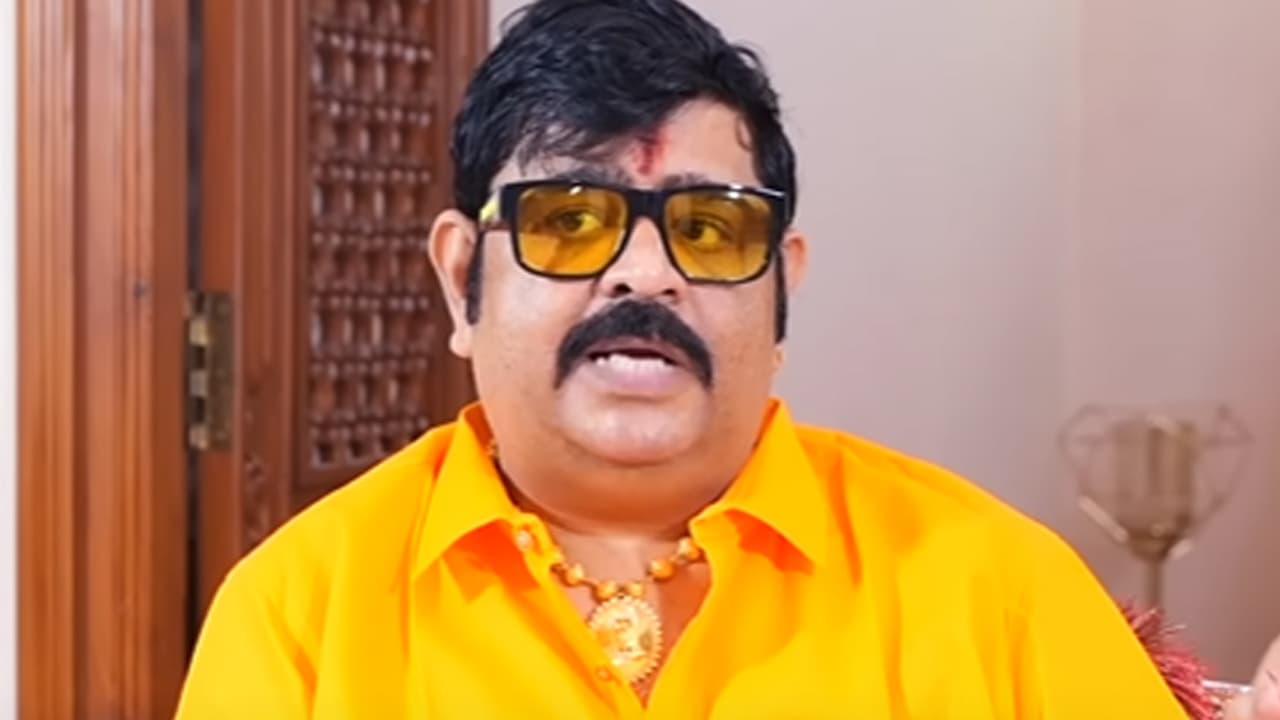 షాకింగ్: ఎన్టీఆర్ 'అదుర్స్' మూవీ వేణుస్వామి బయోపిక్కా? వైరల్ కామెంట్స్! షాకింగ్: ఎన్టీఆర్ 'అదుర్స్' మూవీ వేణుస్వామి బయోపిక్కా? వైరల్ కామెంట్స్!
