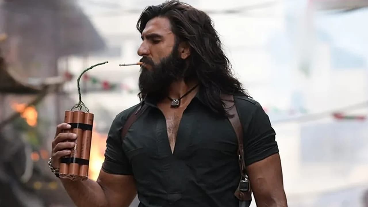 రణ్వీర్ 'ధురంధర్' ఓటీటీ షాక్! 10 నిమిషాలు మాయం? ఫ్యాన్స్ రచ్చ! అసలేం జరిగిందంటే..? రణ్వీర్ 'ధురంధర్' ఓటీటీ షాక్! 10 నిమిషాలు మాయం? ఫ్యాన్స్ రచ్చ! అసలేం జరిగిందంటే..?