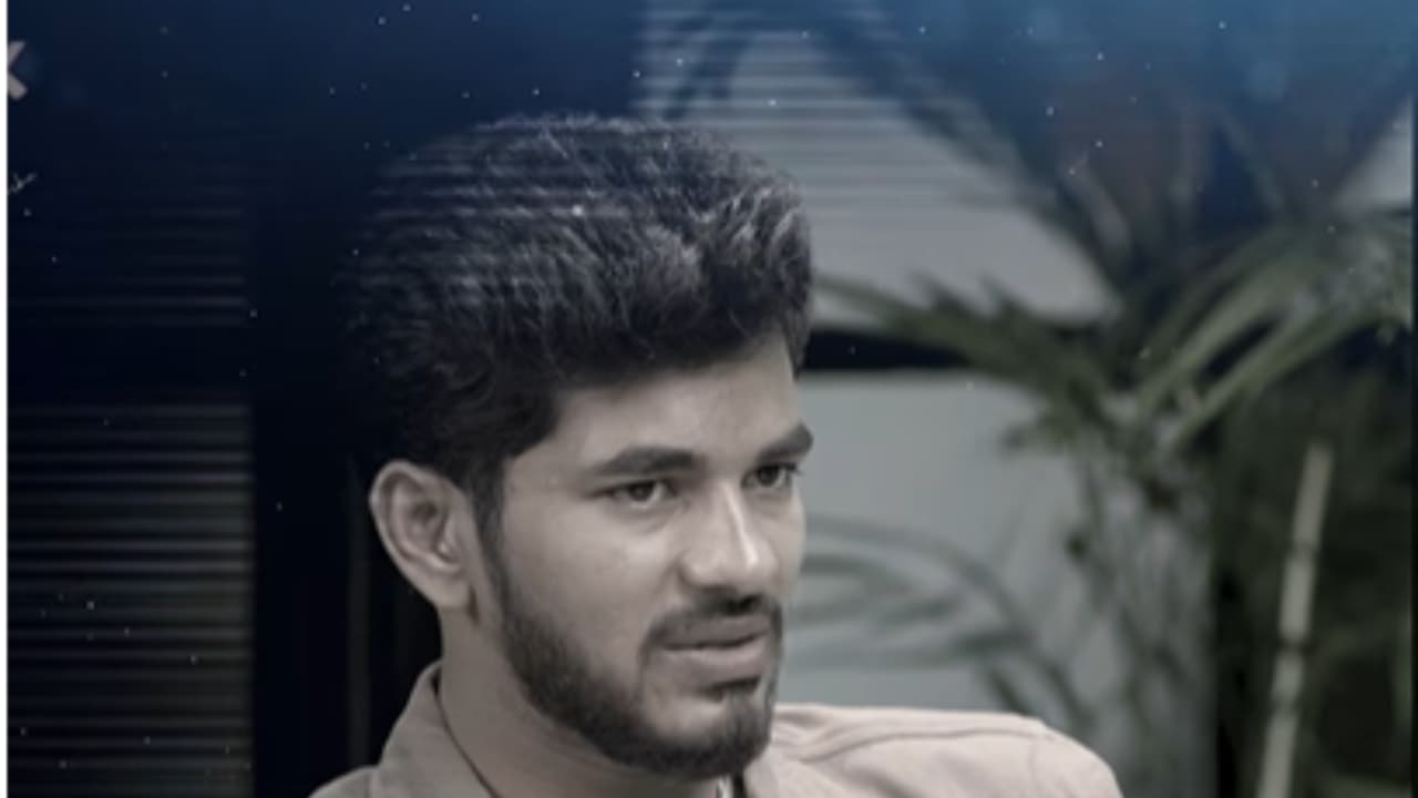 డీమాన్ పవన్ లవ్ స్టోరీ లీక్: ఫ్రెండ్తోనే జంప్.. షాకింగ్ ఫ్యామిలీ సీక్రెట్స్ వైరల్! డీమాన్ పవన్ లవ్ స్టోరీ లీక్: ఫ్రెండ్తోనే జంప్.. షాకింగ్ ఫ్యామిలీ సీక్రెట్స్ వైరల్!