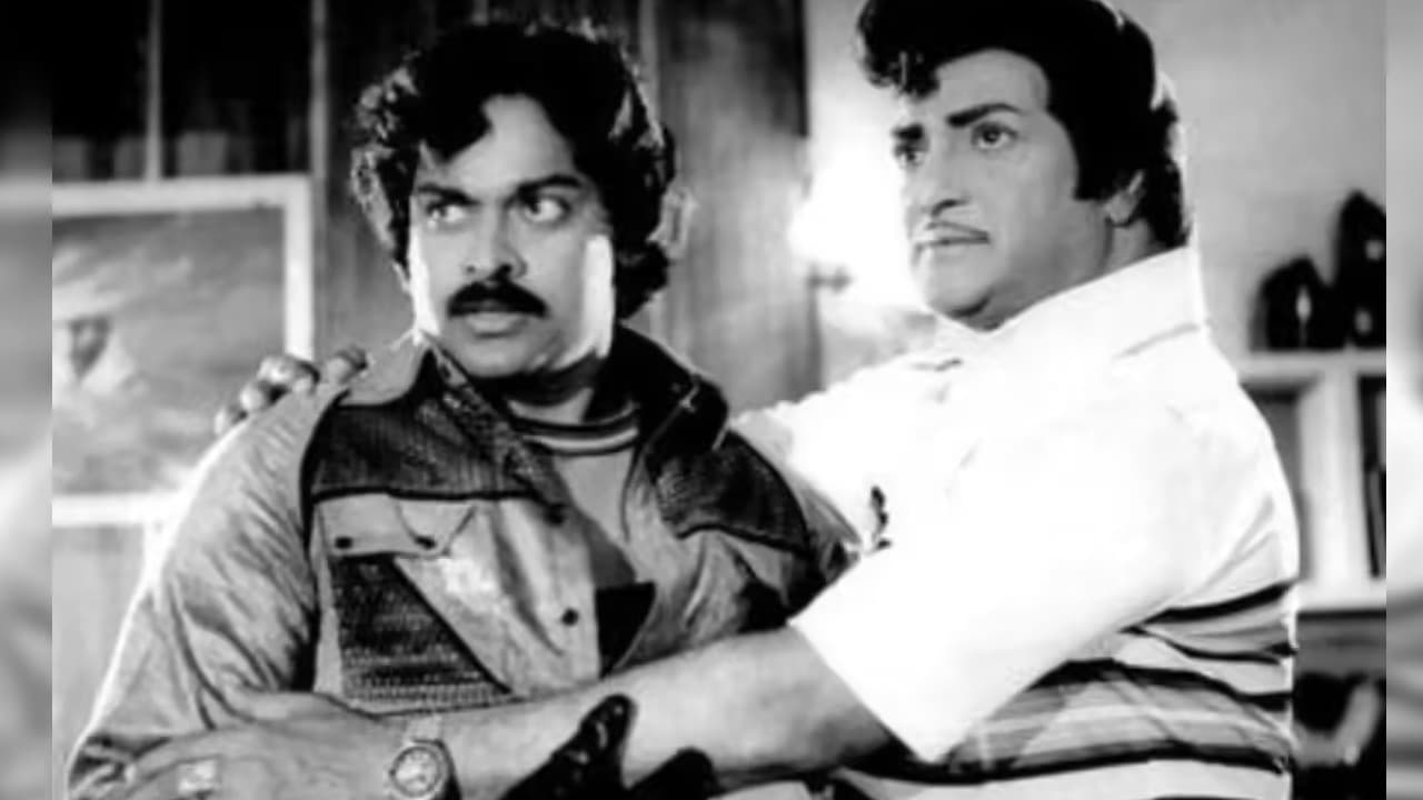 షాకింగ్: ఎన్టీఆర్ సినిమాతో పోటీ పడి.. చిరంజీవి బ్లాక్ బస్టర్ కొట్టాడని తెలుసా? షాకింగ్: ఎన్టీఆర్ సినిమాతో పోటీ పడి.. చిరంజీవి బ్లాక్ బస్టర్ కొట్టాడని తెలుసా?