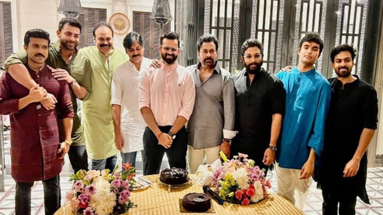 మెగా షాక్: చిరు, పవన్, చరణ్, బన్నీలతో ఆ హీరోయిన్ల రొమాన్స్.. వైరల్ పిక్స్! మెగా షాక్: చిరు, పవన్, చరణ్, బన్నీలతో ఆ హీరోయిన్ల రొమాన్స్.. వైరల్ పిక్స్!