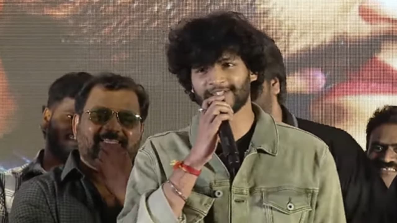 చంద్రహాస్ సంచలనం: జేడీ చక్రవర్తి డబుల్ గేమ్? పెద్ద సినిమాలపై షాకింగ్ కామెంట్స్! చంద్రహాస్ సంచలనం: జేడీ చక్రవర్తి డబుల్ గేమ్? పెద్ద సినిమాలపై షాకింగ్ కామెంట్స్!