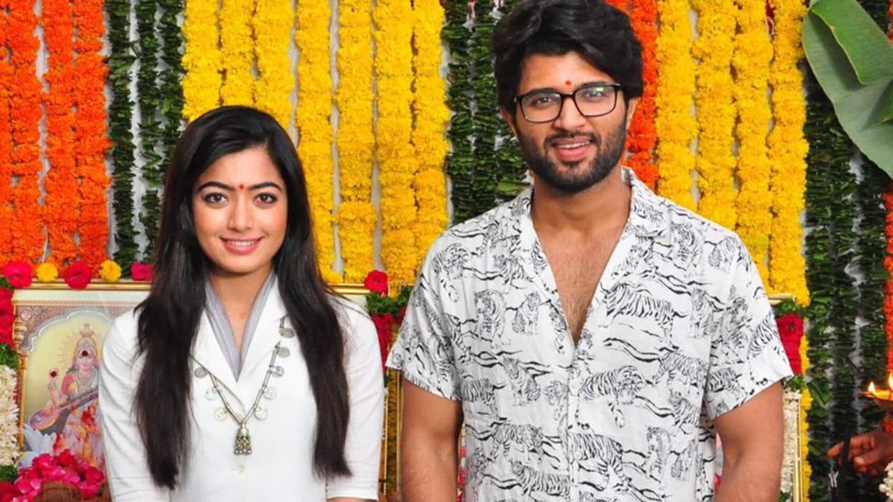 షాకింగ్: రష్మిక - విజయ్ పెళ్లికి 100 కోట్ల ఆఫర్! రౌడీ కపుల్ ఏం చేస్తారో తెలుసా? షాకింగ్: రష్మిక - విజయ్ పెళ్లికి 100 కోట్ల ఆఫర్! రౌడీ కపుల్ ఏం చేస్తారో తెలుసా?