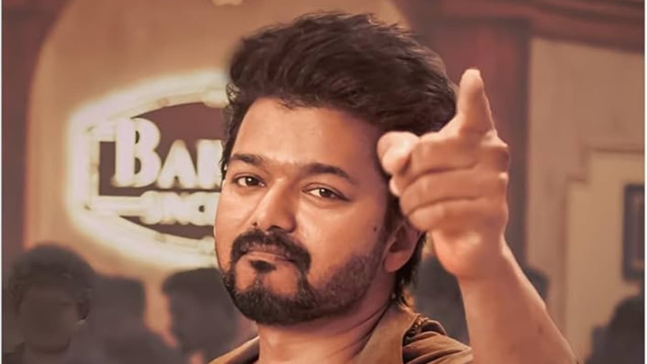 విజయ్ కెరీర్ కు దేవానే దిక్కు! ఎవర్గ్రీన్ హిట్స్ వెనుక అసలు కథ ఇదే! విజయ్ కెరీర్ కు దేవానే దిక్కు! ఎవర్గ్రీన్ హిట్స్ వెనుక అసలు కథ ఇదే!