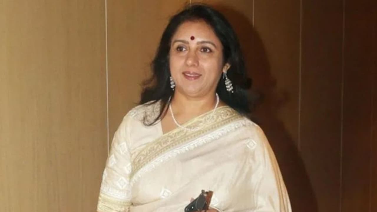 షాకింగ్: వెంకీ హీరోయిన్ రేవతి జీవితంలో ఇంత విషాదమా? విడాకుల తర్వాత బిడ్డకు జన్మ! షాకింగ్: వెంకీ హీరోయిన్ రేవతి జీవితంలో ఇంత విషాదమా? విడాకుల తర్వాత బిడ్డకు జన్మ!