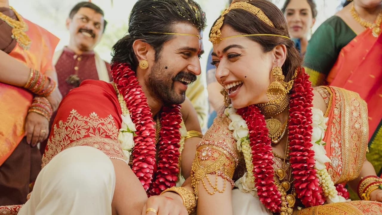షాకింగ్: విజయ్ దేవరకొండ పెళ్లిలో రష్మిక లీక్స్! రక్షిత్తో ఫోటోలు వైరల్!! షాకింగ్: విజయ్ దేవరకొండ పెళ్లిలో రష్మిక లీక్స్! రక్షిత్తో ఫోటోలు వైరల్!!
