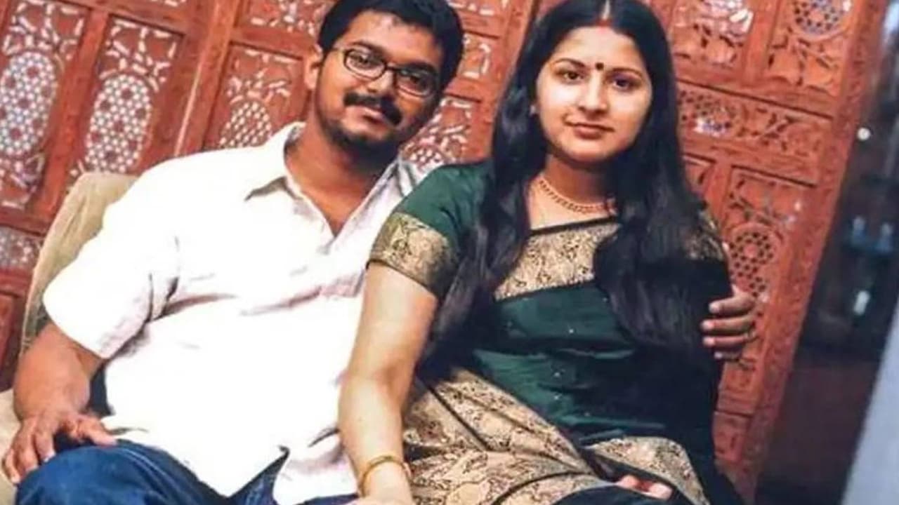 Venu Swamy's 'Bomb' on Vijay's Divorce: Old Prediction Fuels New Rumors Venu Swamy's 'Bomb' on Vijay's Divorce: Old Prediction Fuels New Rumors