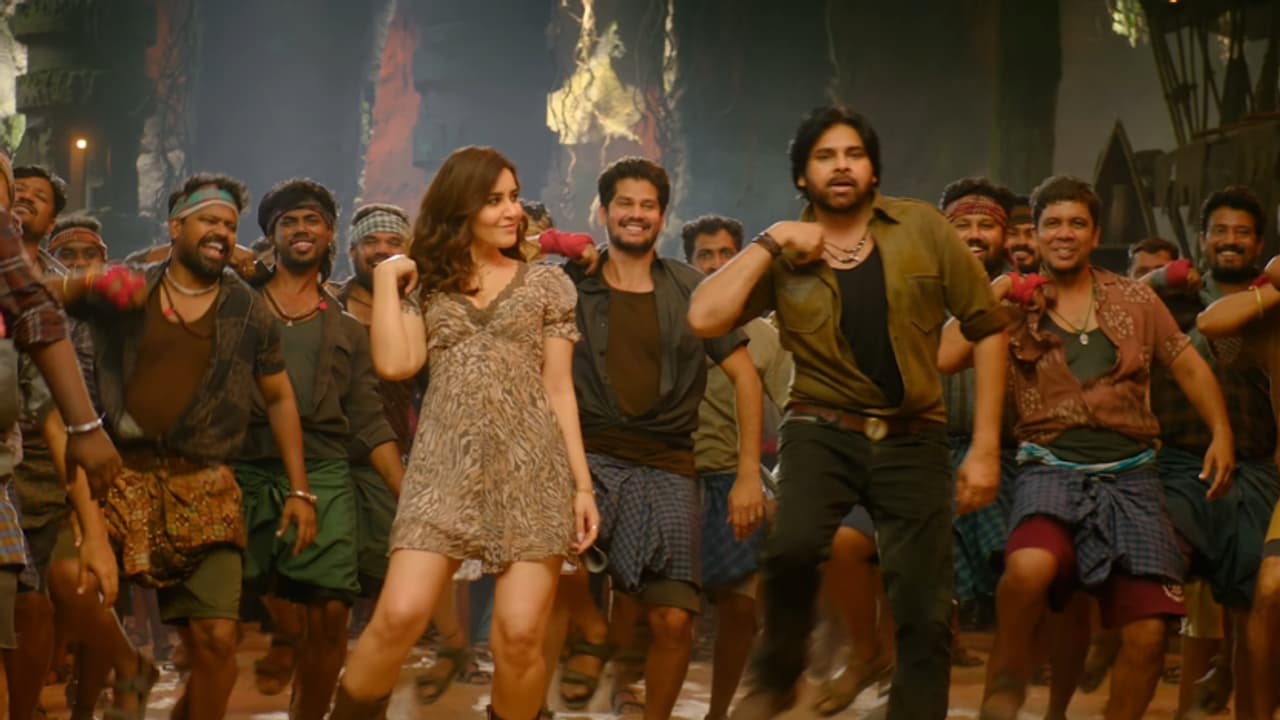 పవన్ కళ్యాణ్ 'ఉస్తాద్ భగత్ సింగ్' మాస్ ట్రీట్! 'కాలరే ఎత్తరా' సాంగ్తో థియేటర్లు దద్దరిల్లు! పవన్ కళ్యాణ్ 'ఉస్తాద్ భగత్ సింగ్' మాస్ ట్రీట్! 'కాలరే ఎత్తరా' సాంగ్తో థియేటర్లు దద్దరిల్లు!