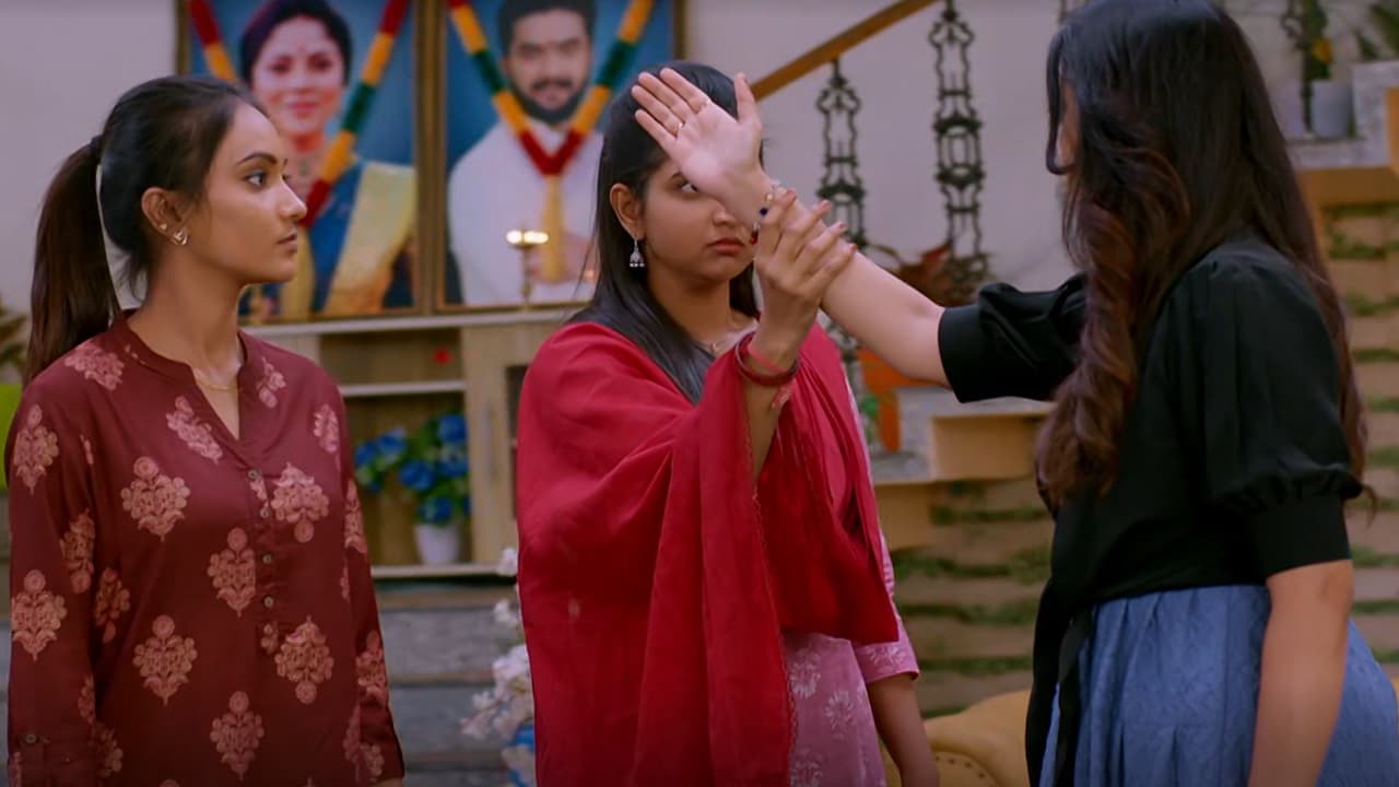 బ్రహ్మముడి సీరియల్: బైక్ కోసం తమ్ముడిని బుక్ చేసిన అన్న.. ఐశ్వర్య షాకింగ్ అవమానం! రచ్చ రచ్చ! బ్రహ్మముడి సీరియల్: బైక్ కోసం తమ్ముడిని బుక్ చేసిన అన్న.. ఐశ్వర్య షాకింగ్ అవమానం! రచ్చ రచ్చ!