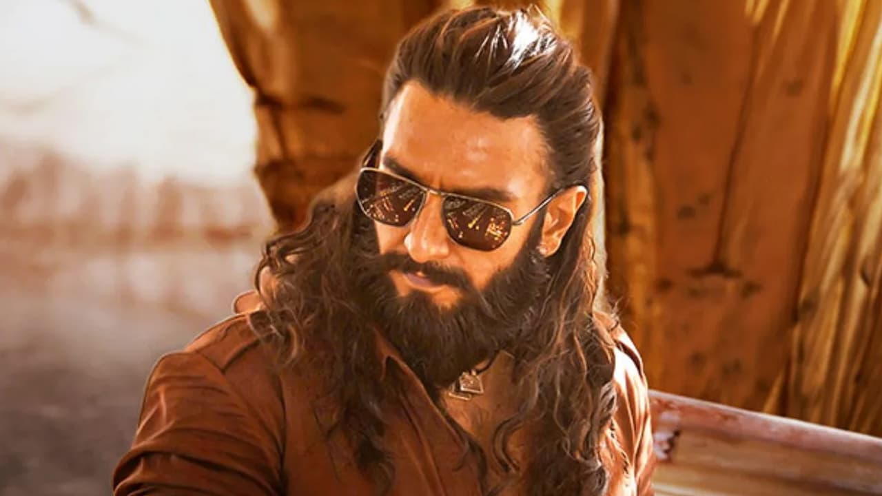దుమ్మురేపిన 'ధురంధర్ 2' మూవీ.. ఫస్ట్ రోజే రికార్డుల మోత.. బాక్సాఫీస్ బద్దలు! దుమ్మురేపిన 'ధురంధర్ 2' మూవీ.. ఫస్ట్ రోజే రికార్డుల మోత.. బాక్సాఫీస్ బద్దలు!