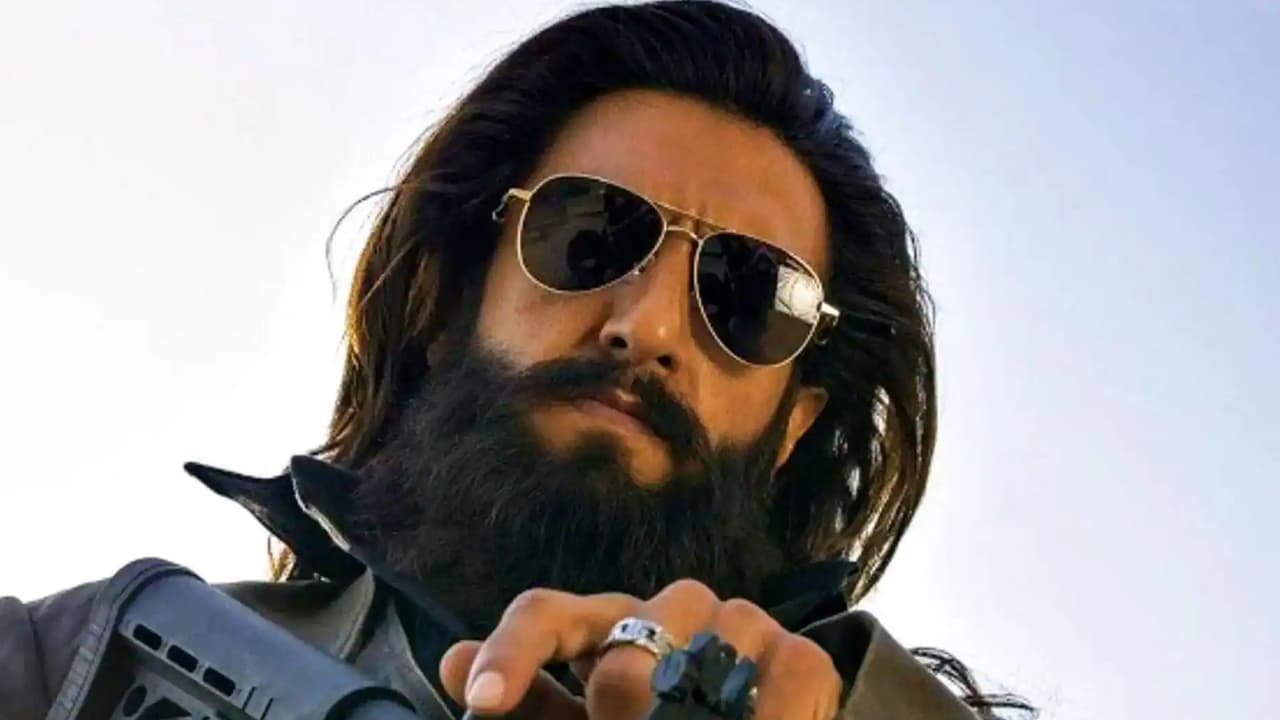 రికార్డుల దుమ్ము దులుపుతున్న 'ధురంధర్ 2' - 7 రోజుల్లోనే 1000 కోట్లు! టాలీవుడ్ షాక్! రికార్డుల దుమ్ము దులుపుతున్న 'ధురంధర్ 2' - 7 రోజుల్లోనే 1000 కోట్లు! టాలీవుడ్ షాక్!
