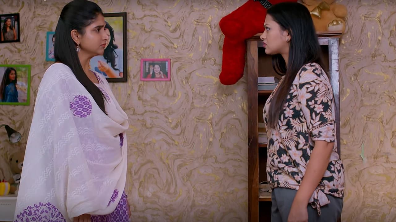 బ్రహ్మముడి సీరియల్: రాకేష్తో ఐశ్వర్య సీక్రెట్ టాక్స్! రాజుపై రేఖ డేంజర్ ప్లాన్!! బ్రహ్మముడి సీరియల్: రాకేష్తో ఐశ్వర్య సీక్రెట్ టాక్స్! రాజుపై రేఖ డేంజర్ ప్లాన్!!