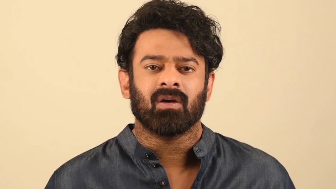 ప్రభాస్ గురించి దిమ్మతిరిగే కామెంట్ చేసిన డైరెక్టర్.. వైరల్ రెస్పాన్స్! ప్రభాస్ గురించి దిమ్మతిరిగే కామెంట్ చేసిన డైరెక్టర్.. వైరల్ రెస్పాన్స్!