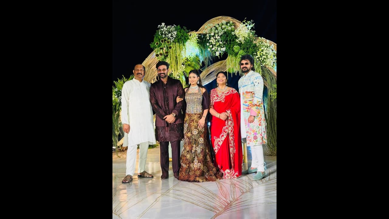 బెల్లంకొండ శ్రీనివాస్ పెళ్లి పీటలు: ఎంగేజ్మెంట్ ఫోటోలు వైరల్! పెళ్లి ఎప్పుడో తెలుసా? షాకింగ్ అప్డేట్! బెల్లంకొండ శ్రీనివాస్ పెళ్లి పీటలు: ఎంగేజ్మెంట్ ఫోటోలు వైరల్! పెళ్లి ఎప్పుడో తెలుసా? షాకింగ్ అప్డేట్!