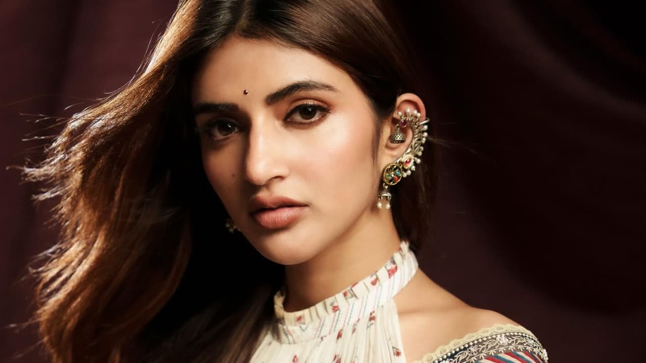 శ్రీలీల కామెంట్స్: పీరియడ్స్ పై షాకింగ్ కామెంట్స్! నెటిజన్ల ఫైర్, దుమారం రేపుతున్న శ్రీలీల! శ్రీలీల కామెంట్స్: పీరియడ్స్ పై షాకింగ్ కామెంట్స్! నెటిజన్ల ఫైర్, దుమారం రేపుతున్న శ్రీలీల!