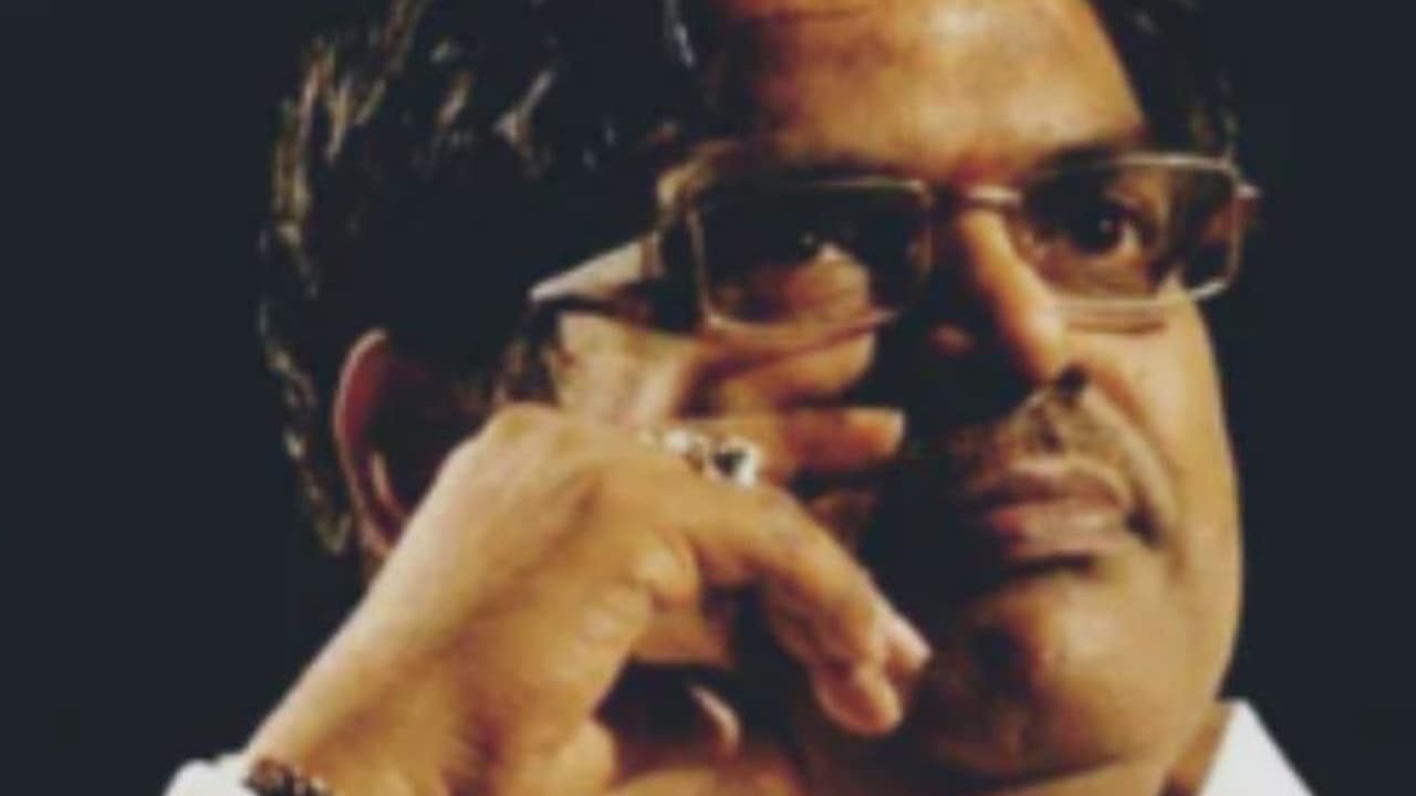 ఆర్జీవీ ఒక సంచలనం! క్షణక్షణం పాట వెనుక ఇంత మ్యాజిక్ ఉందా? సీక్రెట్స్ రివీల్! ఆర్జీవీ ఒక సంచలనం! క్షణక్షణం పాట వెనుక ఇంత మ్యాజిక్ ఉందా? సీక్రెట్స్ రివీల్!