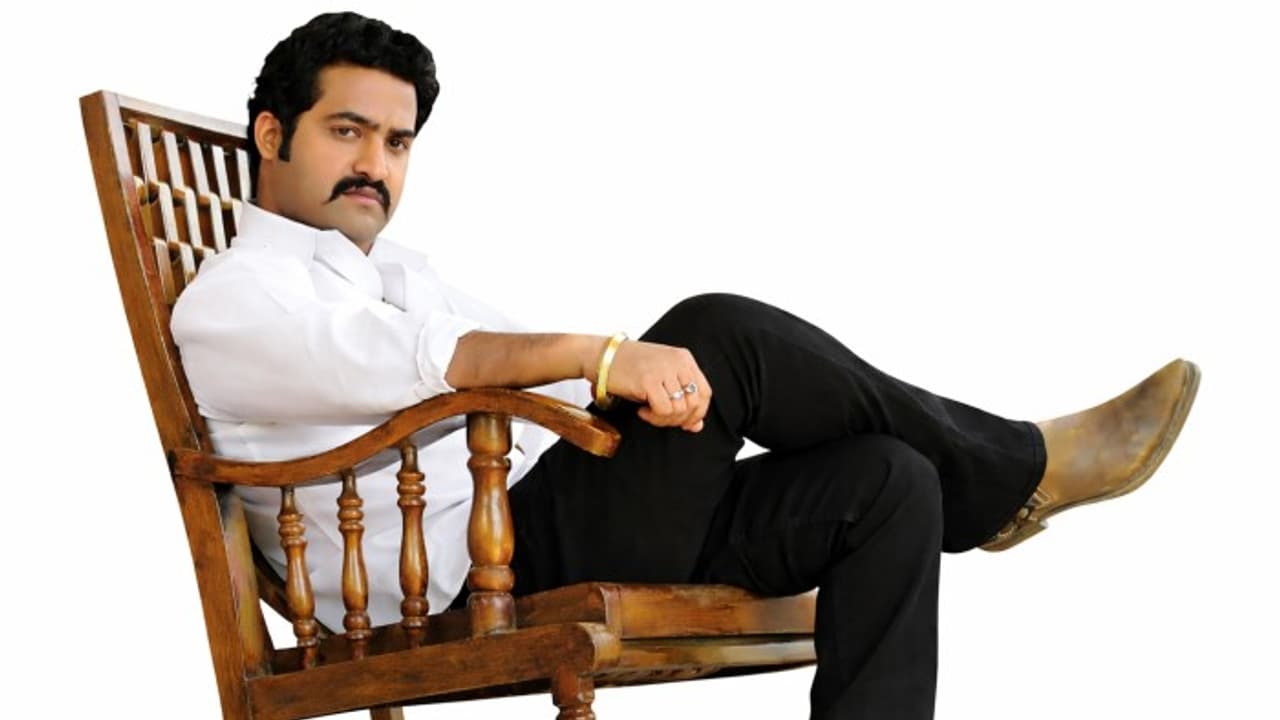 షాకింగ్: జూ.ఎన్టీఆర్ పొలిటికల్ మూవీ మిస్.. బెదిరింపులు ఏ రేంజ్లో ఉన్నాయో దెబ్బకు దిమ్మతిరగాల్సిందే! షాకింగ్: జూ.ఎన్టీఆర్ పొలిటికల్ మూవీ మిస్.. బెదిరింపులు ఏ రేంజ్లో ఉన్నాయో దెబ్బకు దిమ్మతిరగాల్సిందే!