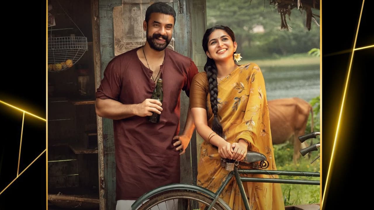Tovino Thomas's 'Pallichattambi' Review: Action, Emotions & Prithviraj's Wow Factor Tovino Thomas's 'Pallichattambi' Review: Action, Emotions & Prithviraj's Wow Factor