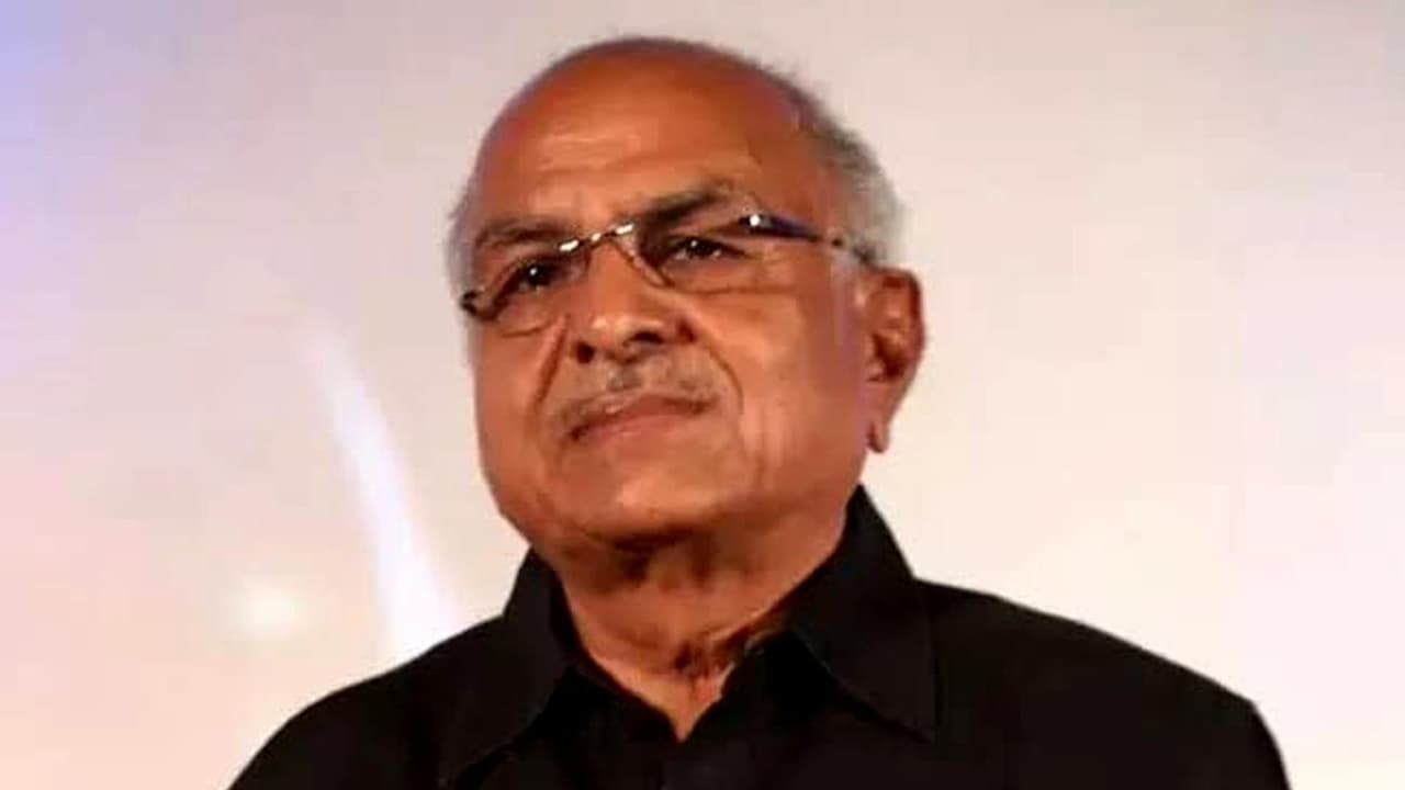 టాలీవుడ్లో షాకింగ్ విషాదం! ప్రముఖ నిర్మాత ఆర్.బి. చౌదరి మృతి.. అసలేం జరిగింది? టాలీవుడ్లో షాకింగ్ విషాదం! ప్రముఖ నిర్మాత ఆర్.బి. చౌదరి మృతి.. అసలేం జరిగింది?