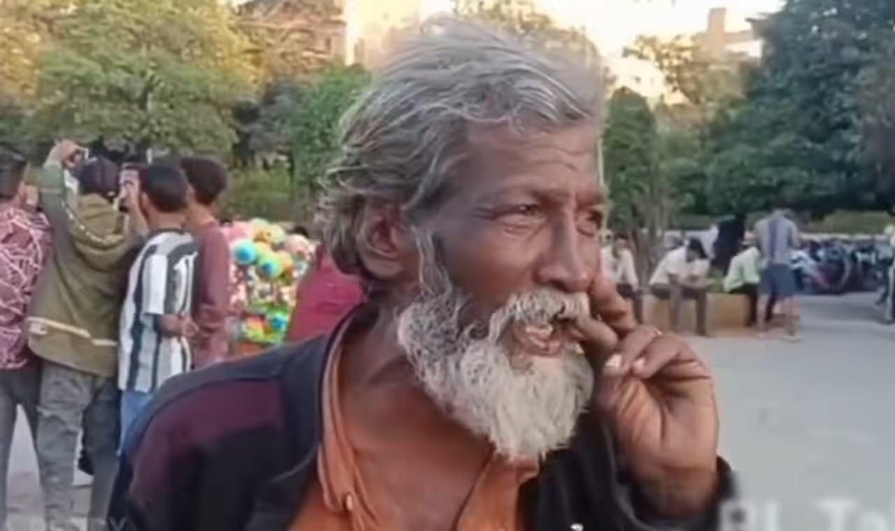 వైరల్ కుర్చీ తాత షాకింగ్ మృతి! సోషల్ మీడియా సంచలనం కన్నుమూత.. టాలీవుడ్ శోకం! వైరల్ కుర్చీ తాత షాకింగ్ మృతి! సోషల్ మీడియా సంచలనం కన్నుమూత.. టాలీవుడ్ శోకం!