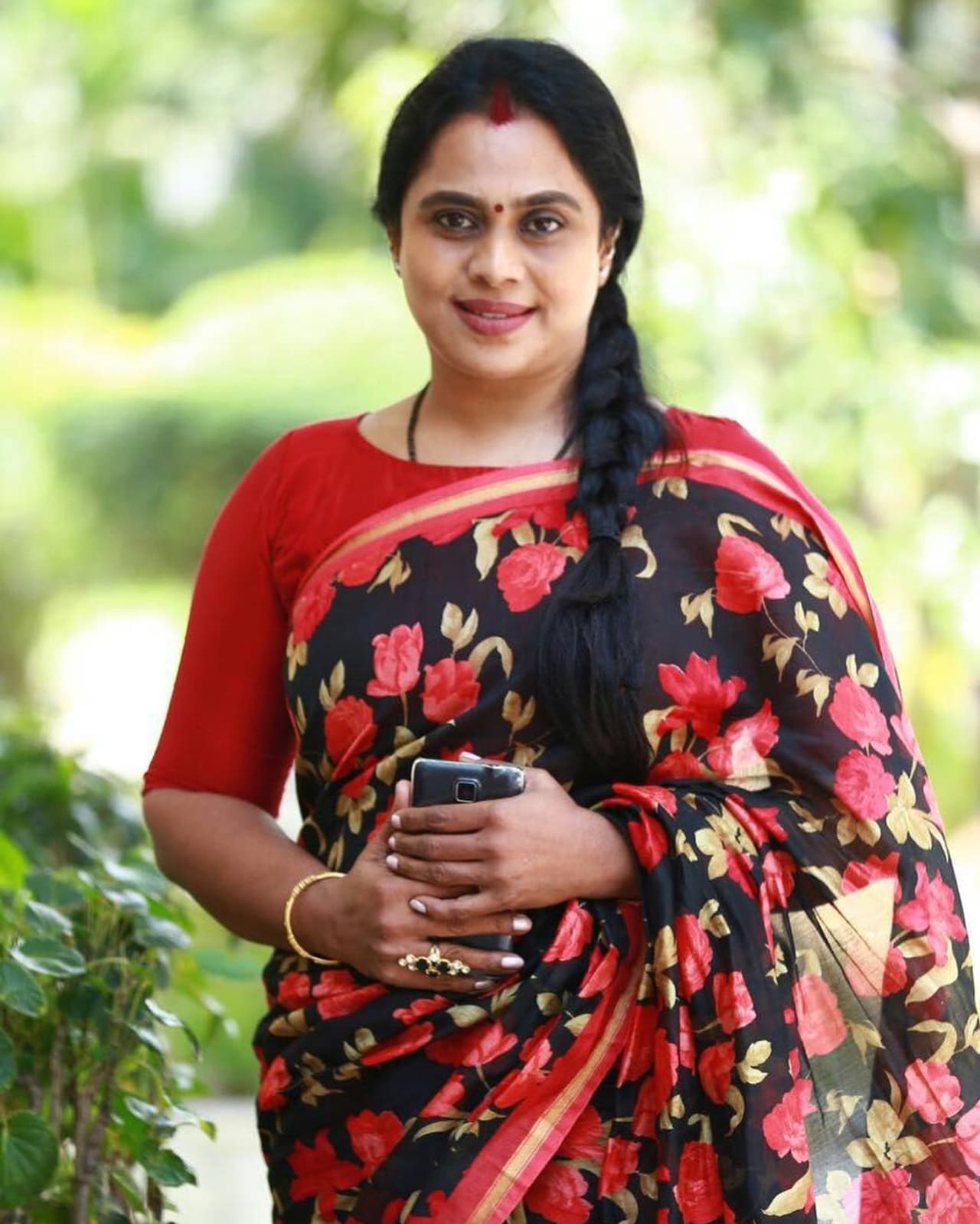 రాధిక శరత్కుమార్ షాకింగ్ న్యూస్! సీనియర్ నటి సంచలన ఆరోపణలు.. ఇండస్ట్రీలో ప్రకంపనలు! రాధిక శరత్కుమార్ షాకింగ్ న్యూస్! సీనియర్ నటి సంచలన ఆరోపణలు.. ఇండస్ట్రీలో ప్రకంపనలు!