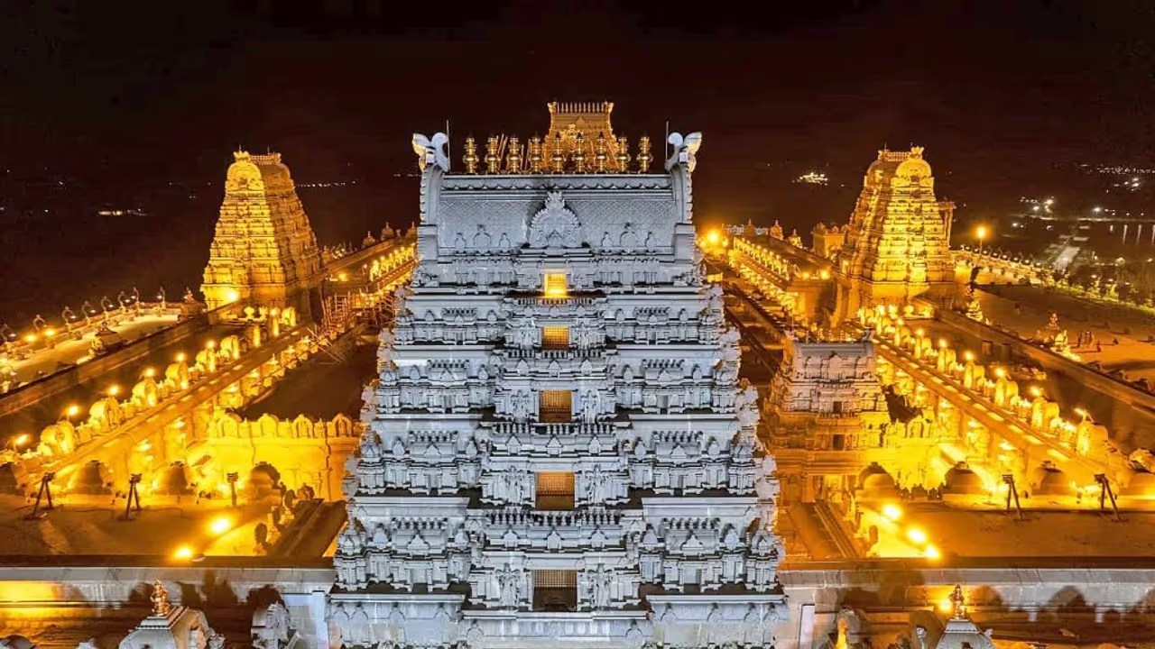 చిరు సతీమణి సురేఖకు తెలంగాణ సర్కార్ బంపర్ ఆఫర్! మెగా ఫ్యాన్స్కు పండుగే! చిరు సతీమణి సురేఖకు తెలంగాణ సర్కార్ బంపర్ ఆఫర్! మెగా ఫ్యాన్స్కు పండుగే!