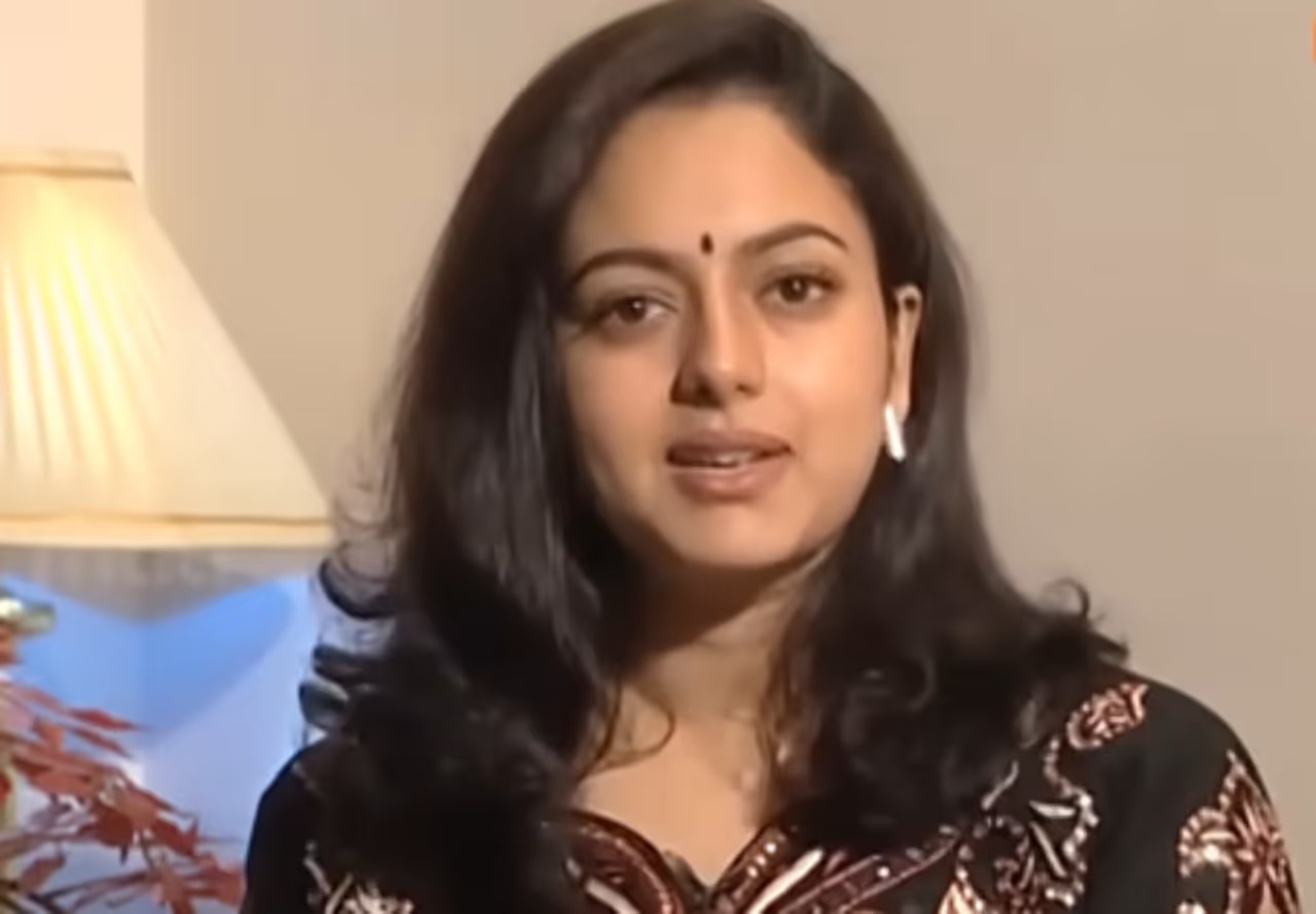 సౌందర్యపై సంచలన డైరెక్టర్ బోల్డ్ కామెంట్స్! పెళ్లి తర్వాత గాడి తప్పింది.. కర్మ వదలదు! వైర్ల్ అవుతున్న నిజాలు! సౌందర్యపై సంచలన డైరెక్టర్ బోల్డ్ కామెంట్స్! పెళ్లి తర్వాత గాడి తప్పింది.. కర్మ వదలదు! వైర్ల్ అవుతున్న నిజాలు!
