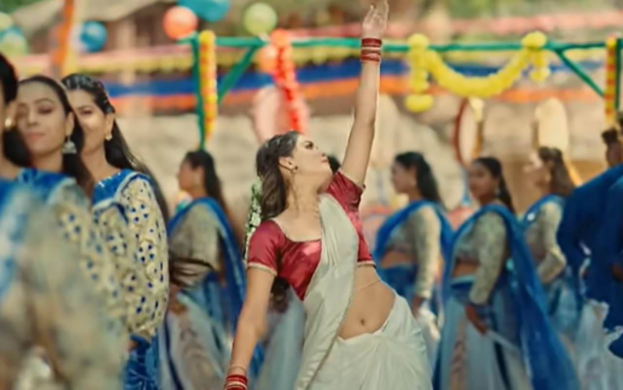 రాము రాథోడ్ 'డీజే పిల్లా' సునామీ! 25 రోజుల్లో 25 లక్షల వ్యూస్.. యూట్యూబ్ షేక్! రాము రాథోడ్ 'డీజే పిల్లా' సునామీ! 25 రోజుల్లో 25 లక్షల వ్యూస్.. యూట్యూబ్ షేక్!
