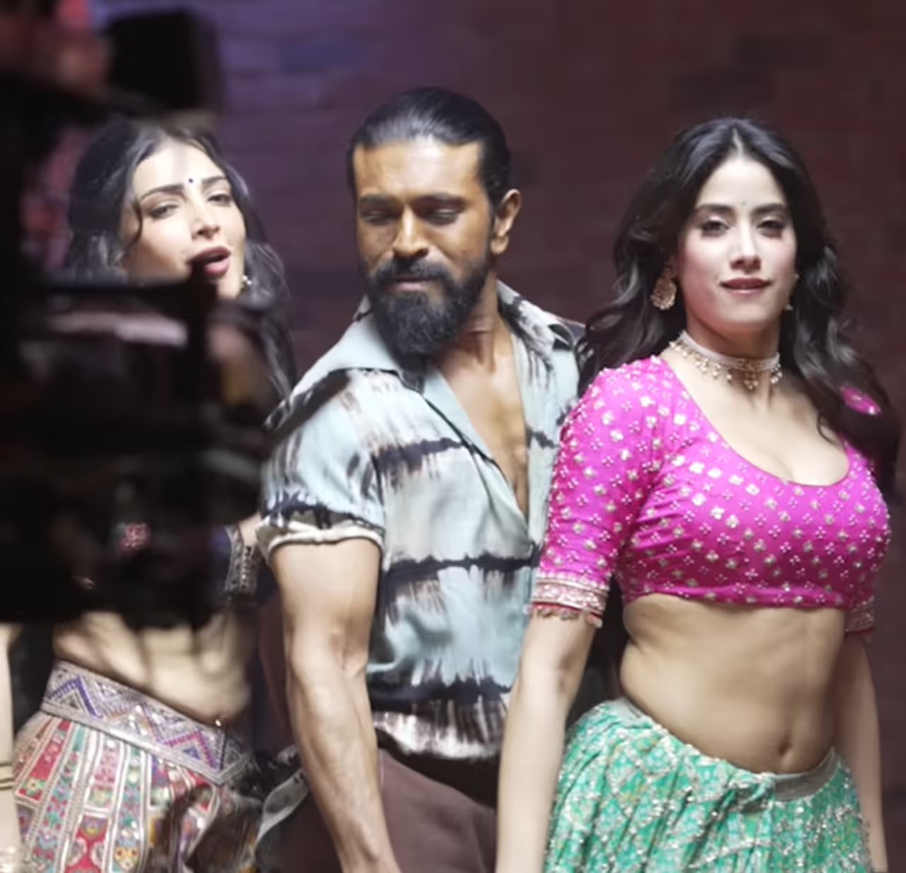 పెద్దికి ఊహించని దెబ్బ! తెలంగాణలో టికెట్ హైక్స్ లేవు.. రికార్డులు బద్దలు కొట్టడం కష్టమేనా? పెద్దికి ఊహించని దెబ్బ! తెలంగాణలో టికెట్ హైక్స్ లేవు.. రికార్డులు బద్దలు కొట్టడం కష్టమేనా?